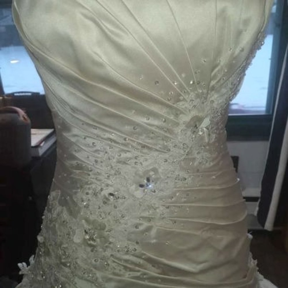 PRICE DROP! MUST SELL QUICKLY!!! Mon Cheri Satin Wedding Dress